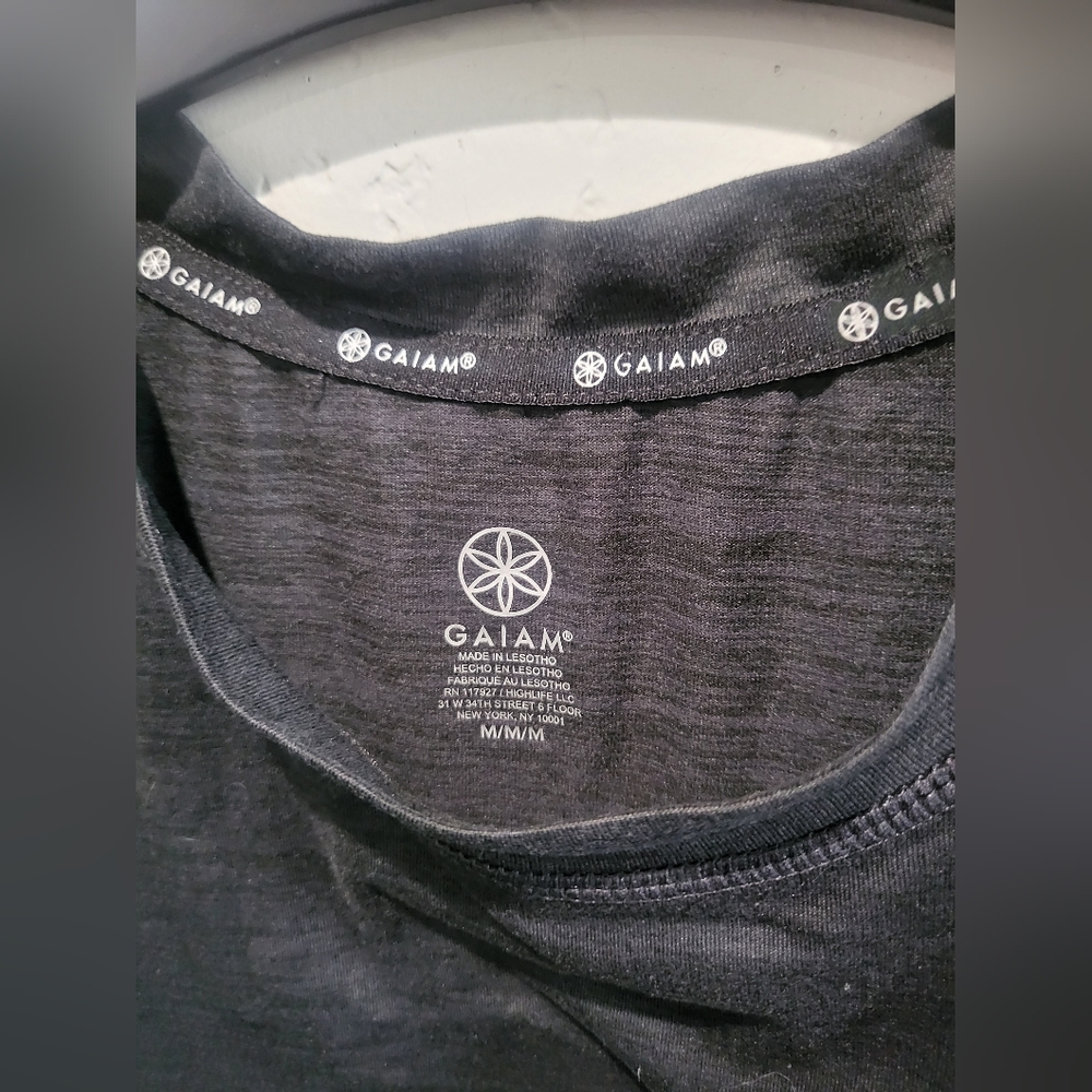 GAIAM | T Shirt - Picture 3 of 3